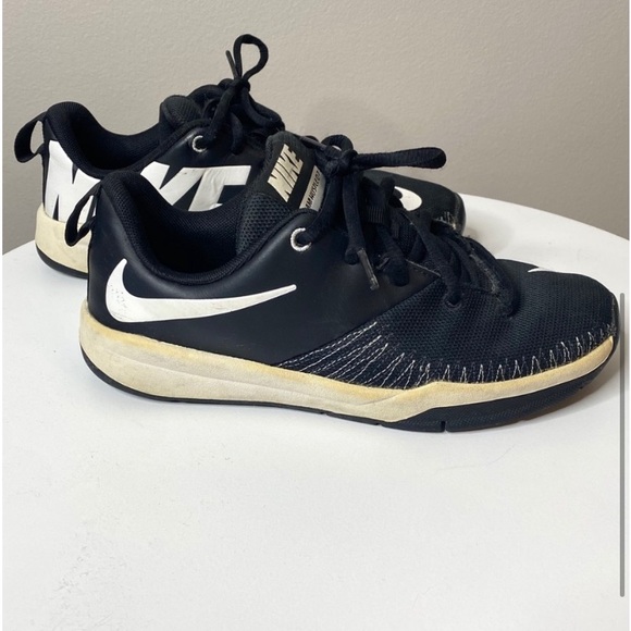 Nike Team Hustle D7 Low Black & White Athletic Gym Sneaker Shoes - Picture 4 of 8